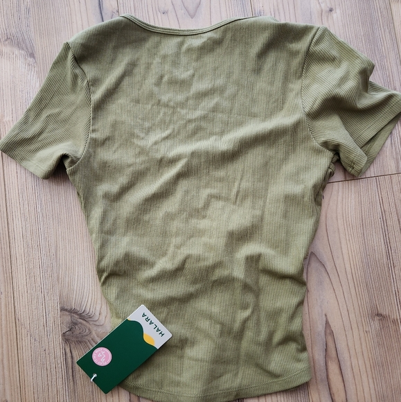 Halara Cross-over Tee, S - Picture 2 of 3